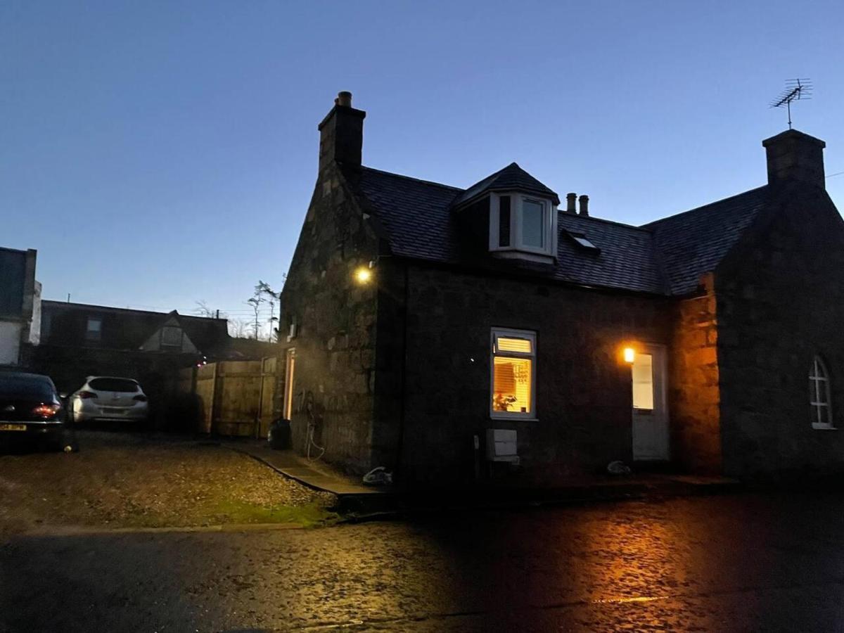 Rural Chapel Cottage Near Airport Bar & Hot Tub Aberdeen Dış mekan fotoğraf